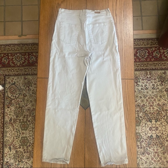 Gloria Vanderbilt Ladies Amanda Stretch Denim Jeans - Picture 2 of 4